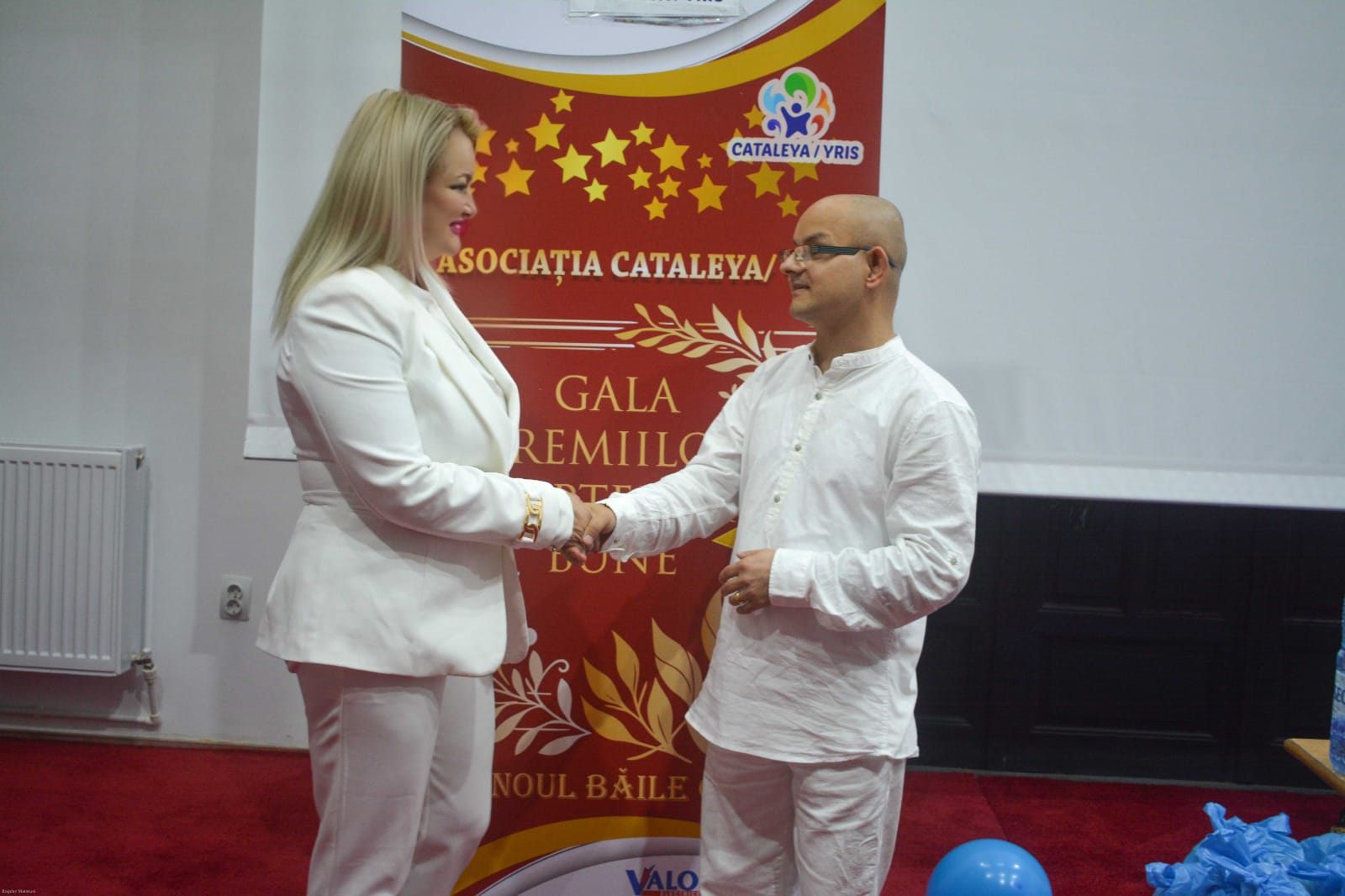 strangere mana ramona si catalin